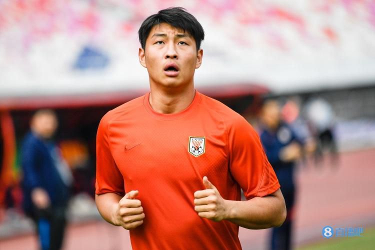这也是她提交离婚文件后首度公开亮相。